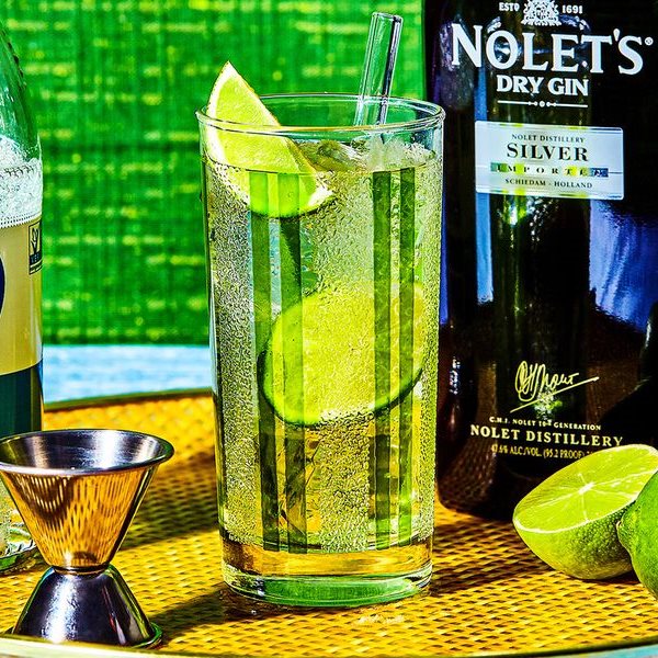 Η ιστορία και η συνταγή του Gin Rickey