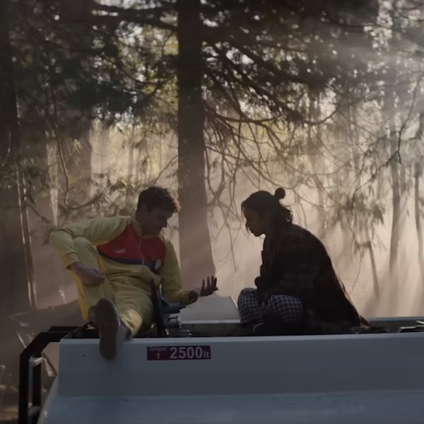 Η σειρά του Netflix που πρέπει οπωσδήποτε να δεις αν σου αρέσουν οι 'σκοτεινές' κωμωδίες