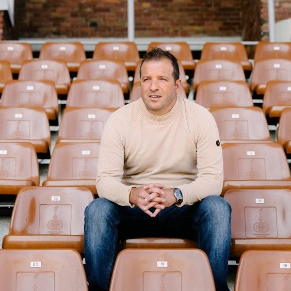 Η παράξενη πληροφορία της ημέρας: Ο Van der Vaart δεν έχει δει το πέος του Ronaldo