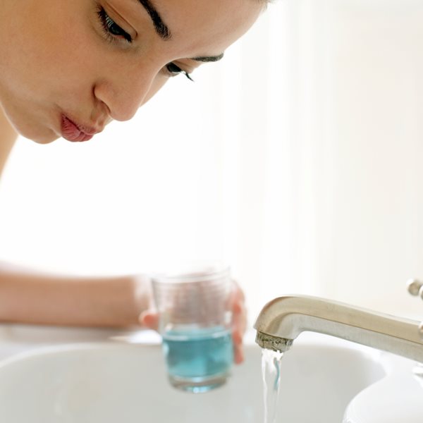 Στοματικά διαλύματα εξουδετερώνουν τον κορονοϊό σε 30'';