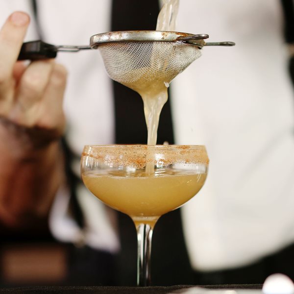 Έτσι θα τους καταπλήξεις όλους φτιάχνοντας cocktails στο σπίτι