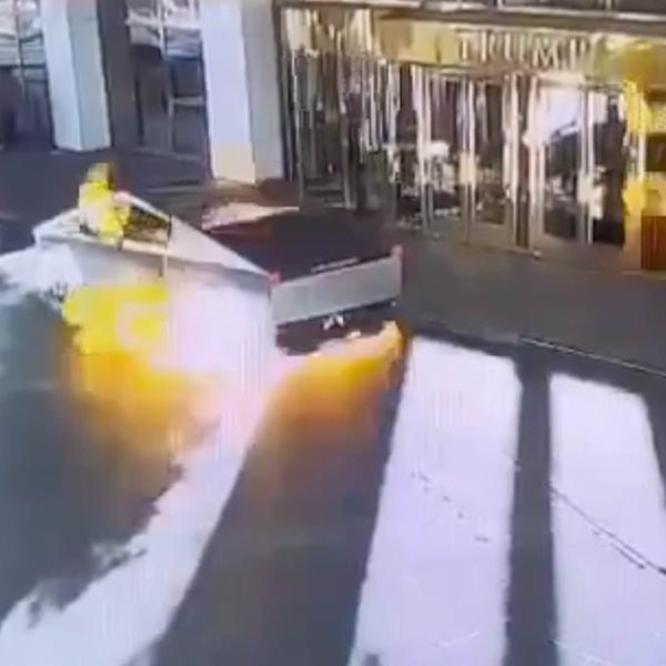 Έκρηξη σε Tesla Cybertruck: Πώς το ηλεκτρικό pickup έσωσε κόσμο