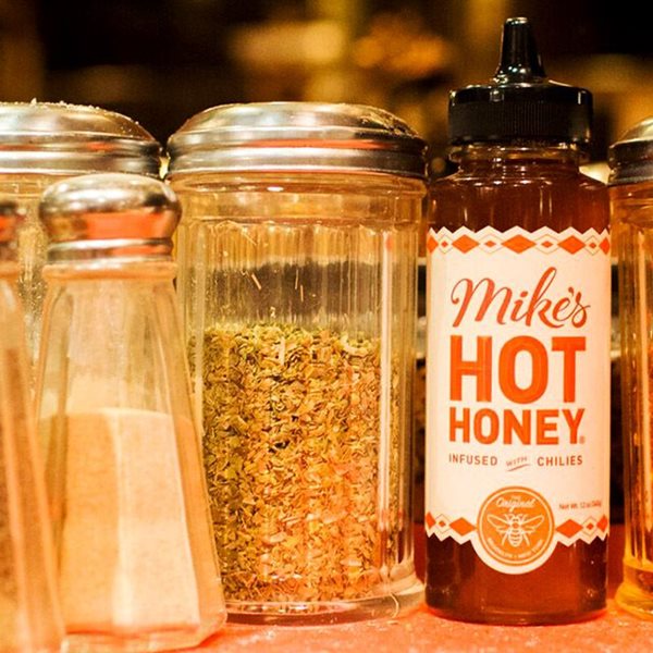 Το ζεστό μέλι αλλάζει τον τρόπο που τρως πίτσα