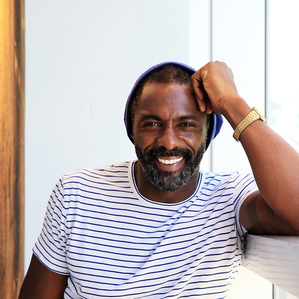 O Idris Elba μπορεί να μην έγινε ακόμα 007, άνοιξε όμως το δικό του cocktail bar