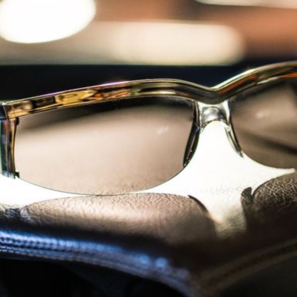 Τα γυαλιά ηλίου-μύθος των 60s επιστρέφουν στη μόδα