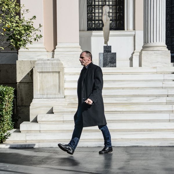 Όταν ο Γιάνης Βαρουφάκης έμεινε με τον μουντζούρη στο χέρι