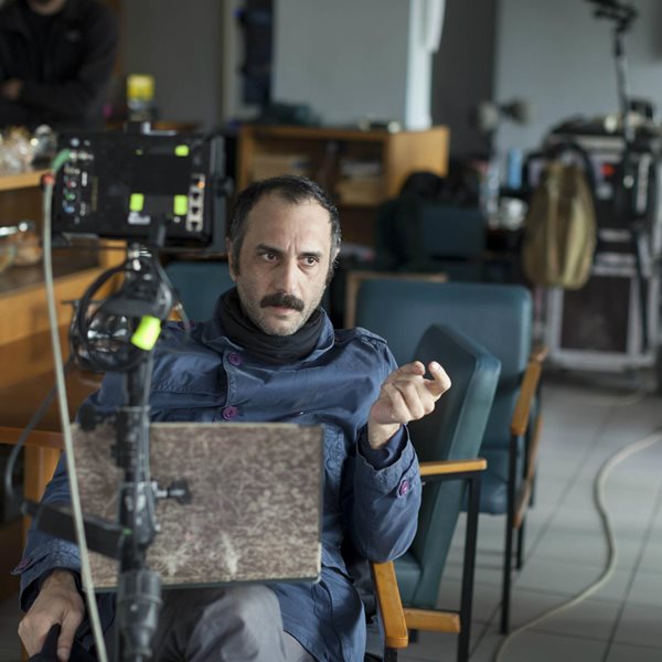 Μπάμπη Μακρίδη γιατί κάποιοι θα έκαναν τα πάντα για να είναι λυπημένοι;