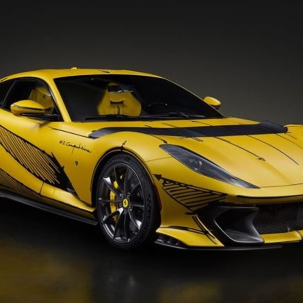 Η Ferrari 812 Competizione Tailor Made είναι ζωγραφισμένη με το χέρι