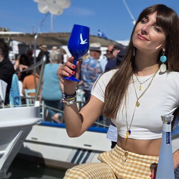 Γλέντι στο Λιμανάκι της Νάουσας-Η Πάρος γιόρτασε το Πάσχα με μουσική, χορό και Grey Goose Altius