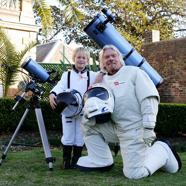 O Richard Branson θέλει να στείλει τουρίστες στο διάστημα μέσα στους επόμενους 6 μήνες