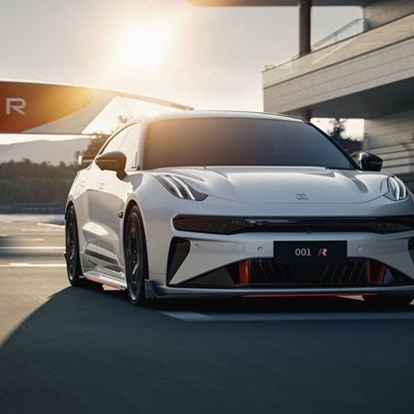 Η Zeekr αποκάλυψε το πολυτελές σπορ ηλεκτρικό της