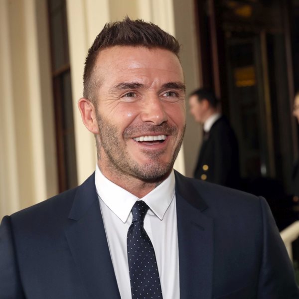O David Beckham διαβάζει Χάρι Πότερ