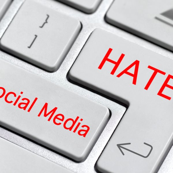 Πώς θα ελεγχθούν καλύτερα τα social media;