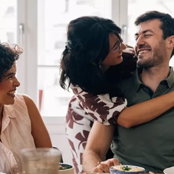 Sunday lunch with friends | Το κυριακάτικο ritual που σκορπίζει μαγεία