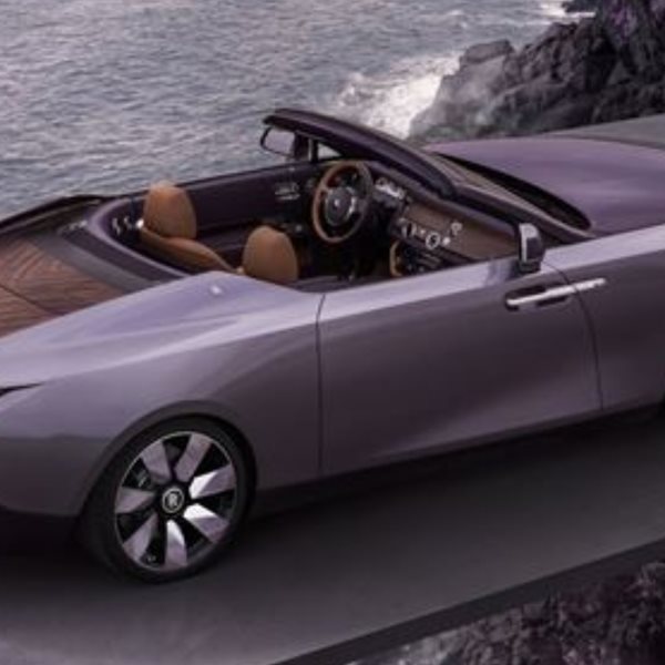Στη Rolls-Royce Droptail Amethyst, η χλιδή ζαλίζει