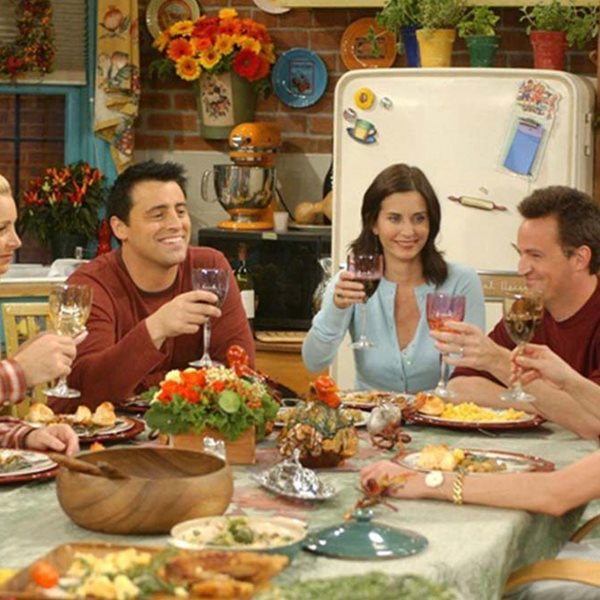 Τα "Φιλαράκια" κυκλοφορούν βιβλίο συνταγών