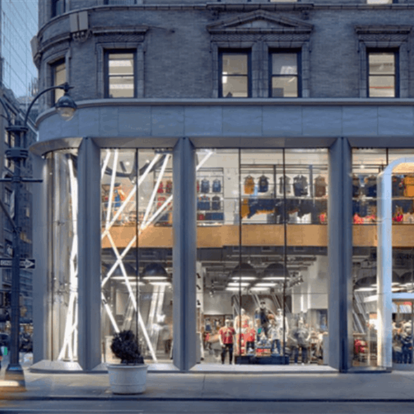 Το πρώτο NBA store της Ευρώπης άνοιξε στο Μιλάνο