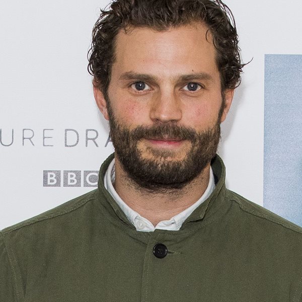 Ένα σημαντικό στιλιστικό μάθημα για το layering από τον Jamie Dornan