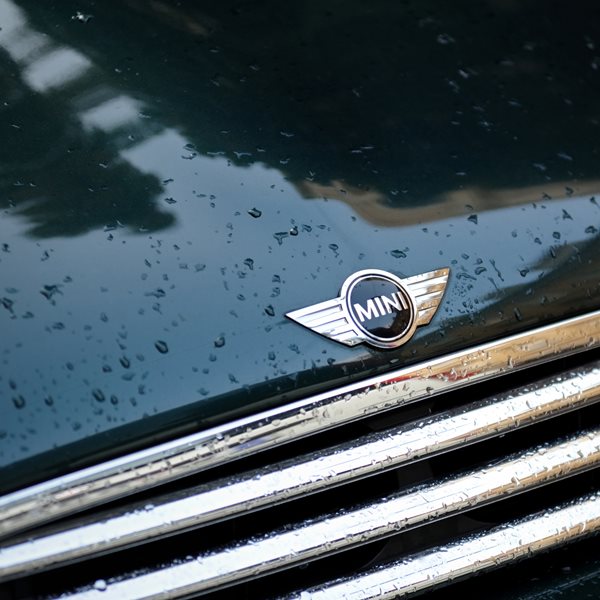 Ένα ελληνικό, κλασικό Mini Cooper σε πολύ καλή κατάσταση και συμφέρουσα τιμή