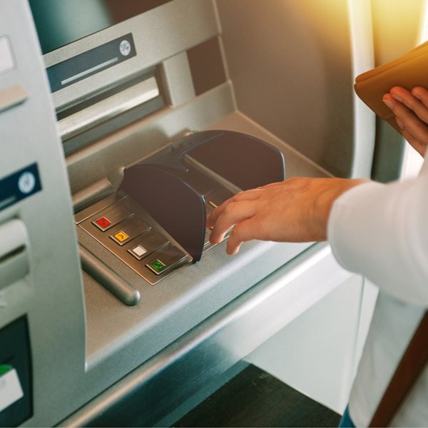Όλες οι αλλαγές στις χρεώσεις των ATM-ποιες καταργούνται