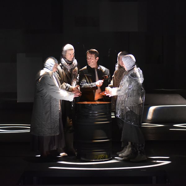 Αλέξανδρε Λογοθέτη στους πόσους βαθμούς Φαρενάιτ καίγεται η ελευθερία μας;