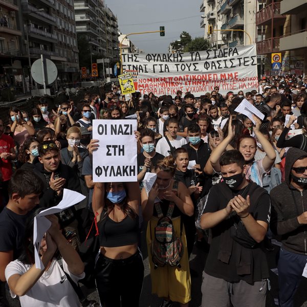 Η γυναίκα που τόλμησε να καταγγείλει τη Χρυσή Αυγή