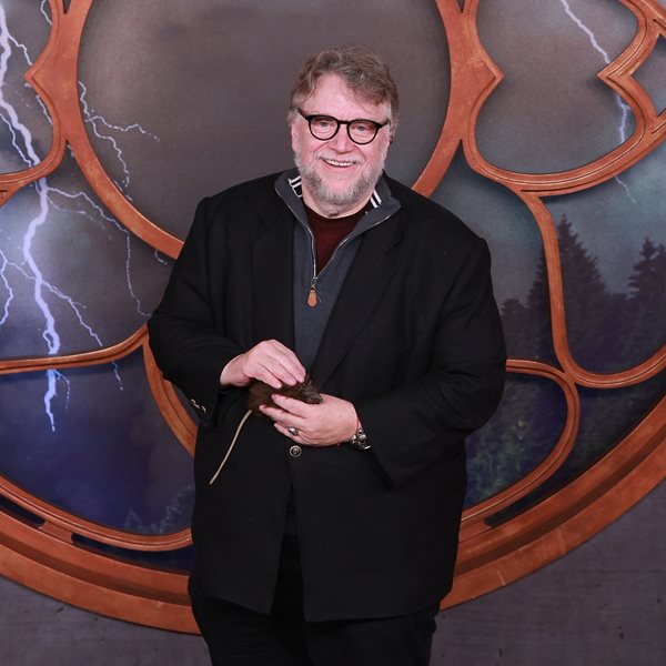Μέσα στη βιβλιοθήκη του Guillermo del Toro-τα βιβλία και οι συγγραφείς που τον εμπνέουν
