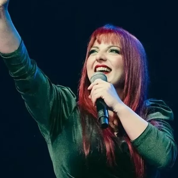 Η Χρύσα Κατσαρίνη θέλει η γυναίκα του μέλλοντος να είναι 'μη δολοφονημένη'