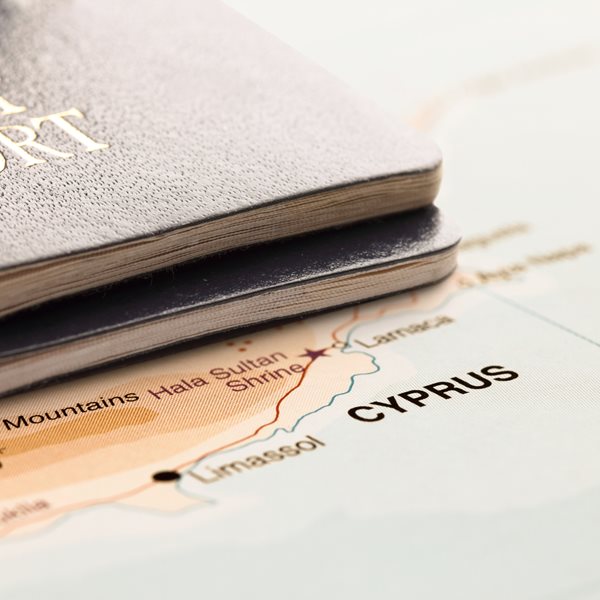 Το σκάνδαλο με τα "χρυσά διαβατήρια" προκαλεί πολιτικό σεισμό στην Κύπρο