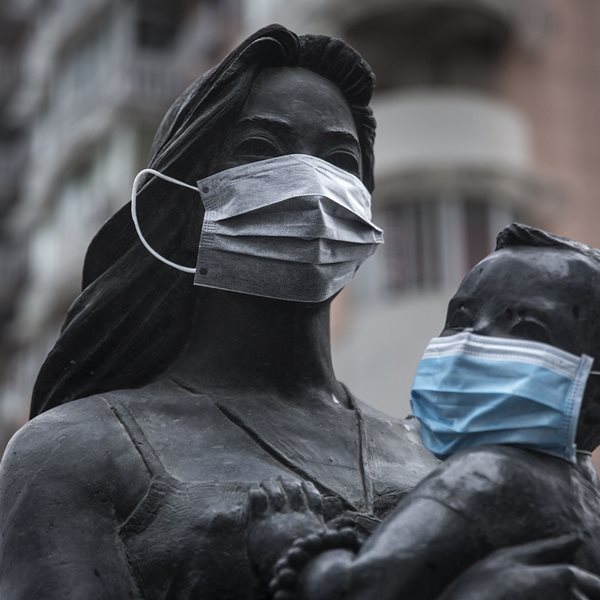 Με μάσκα την εποχή του κορονοϊού, οι φωτογραφίες