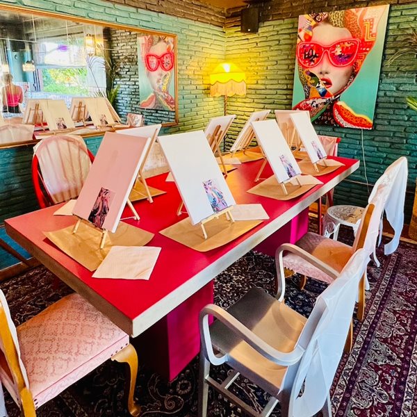 Tipsy Art Nights, για δημιουργικά και χαλαρά απογεύματα στη Ραφήνα