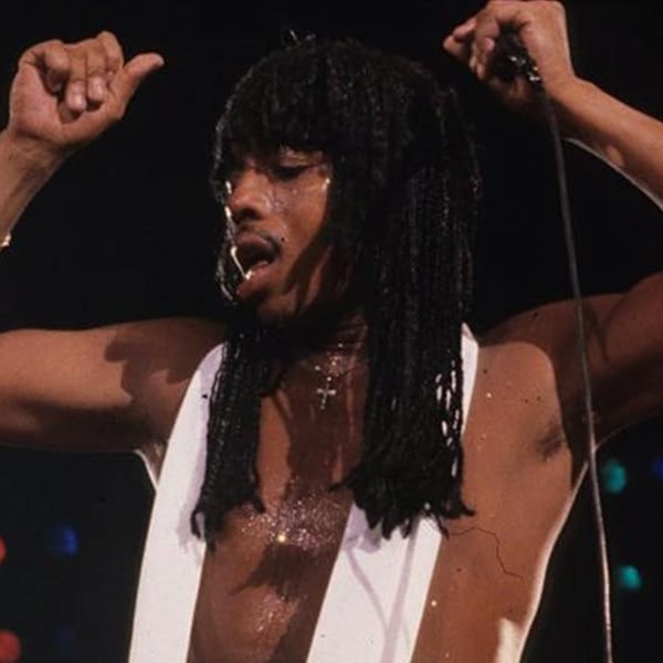 Στο Rick James: Θόρυβος και Ορμή, βλέπεις τις πολλές ζωές του Rick James