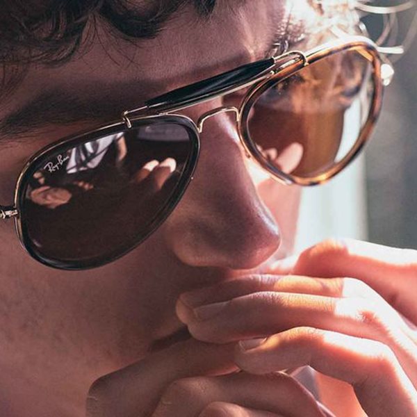 Η Ray-Ban ξαναφέρνει στη μόδα ένα από τα πιο κλασικά της μοντέλα