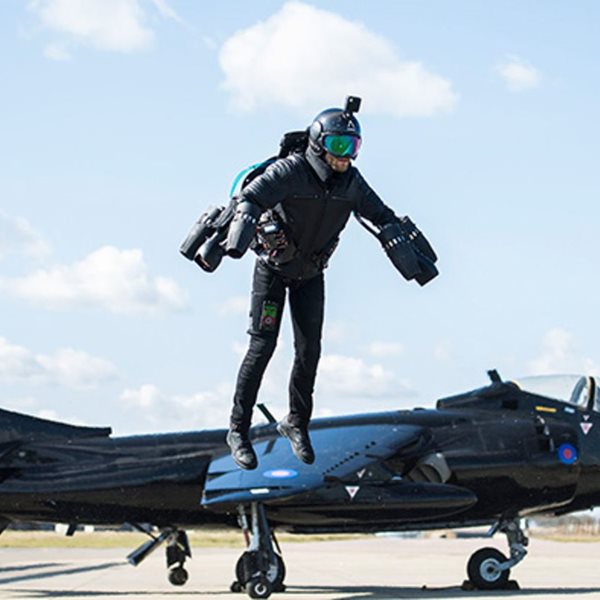 Το κοστούμι που σου επιτρέπει να πετάξεις, ακριβώς όπως στις ταινίες