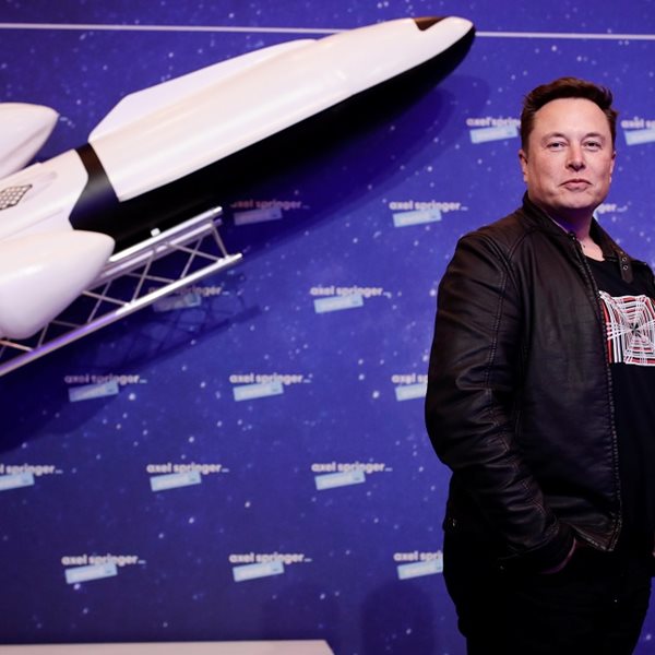Μερικές αποκαλύψεις για τον Elon Musk από τον πατέρα του