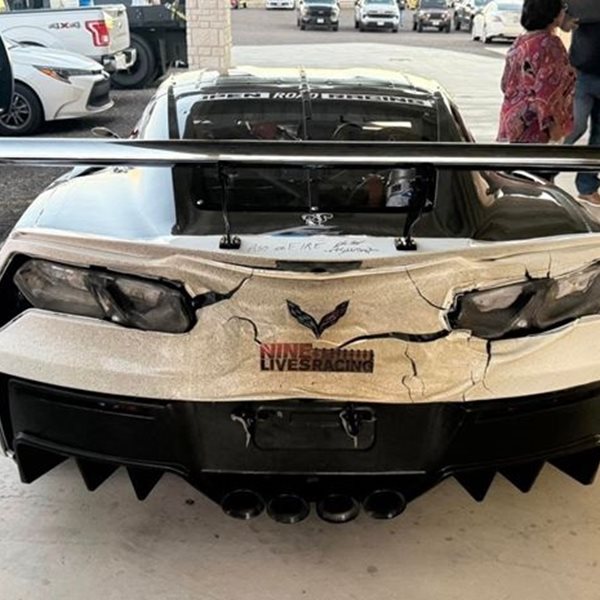Corvette ZR1 πήγαινε τόσο γρήγορα που έλιωσε το πίσω μέρος της