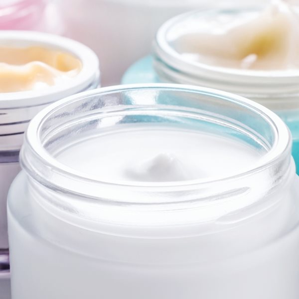 To success story του φαρμακοποιού που έγινε δισεκατομμυριούχος από μάσκες ομορφιάς των 3 ευρώ