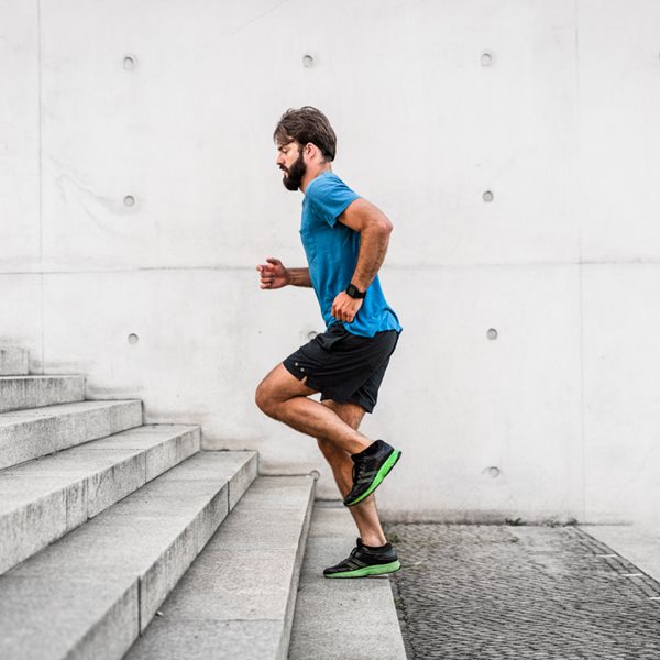 Η σωστή γυμναστική στην καραντίνα σύμφωνα με Έλληνα υπερμαραθωνοδρόμο