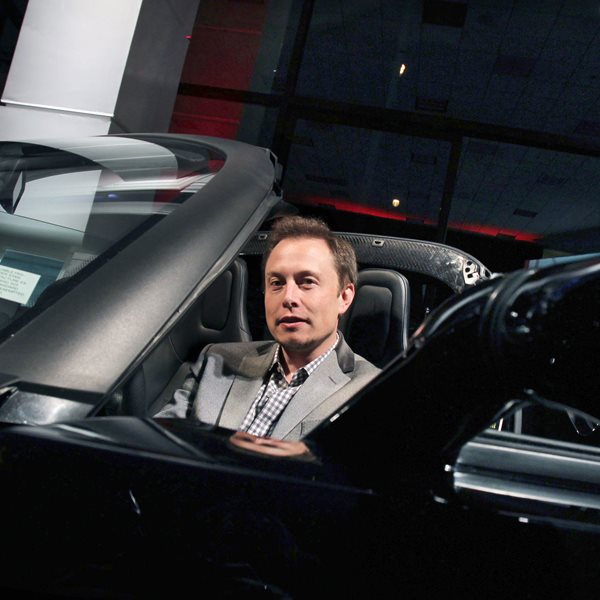 Pop-up κατάστημα της Tesla στην Αθήνα