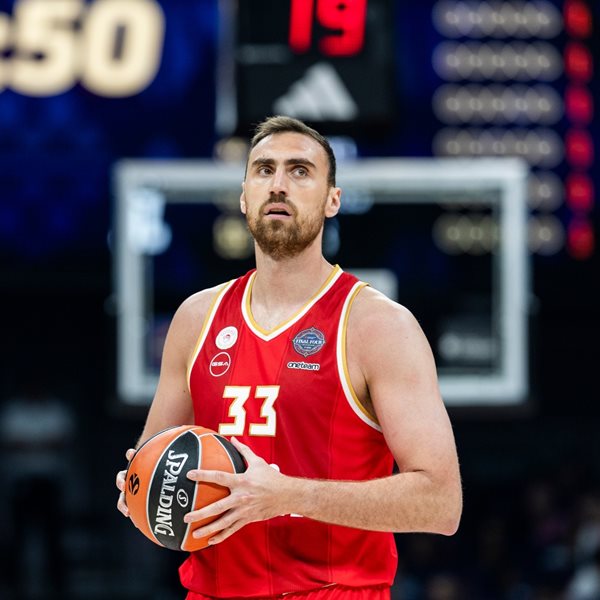 Νίκολα Μιλουτίνοφ: Πόσα θα πάρει και οι λόγοι που τον κράτησαν στον Ολυμπιακό