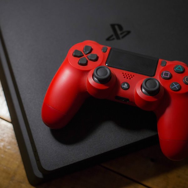 Τώρα μπορείς να παίξεις παιχνίδια του PS4 στο κινητό σου