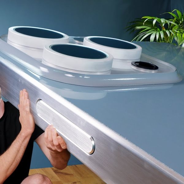 YouTubers έφτιαξαν το μεγαλύτερο iPhone στον κόσμο (video)