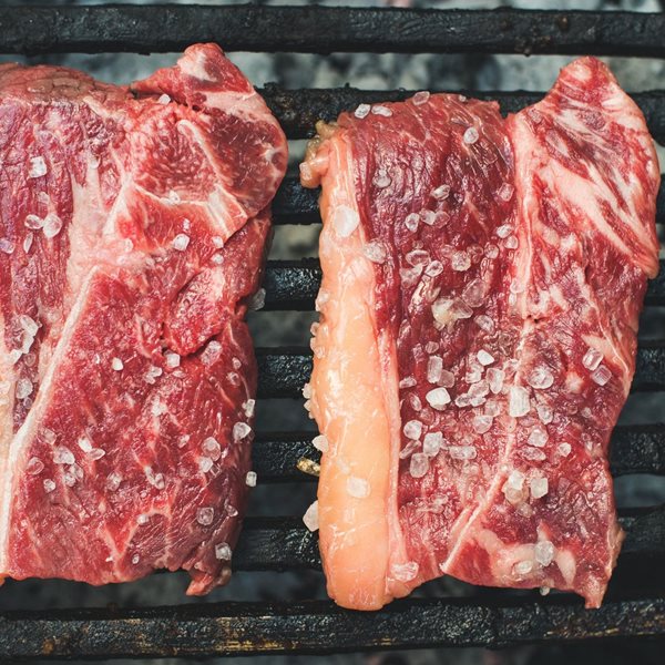 Απόλυτα υγιεινό το κρέας όταν ψήνεται στα κάρβουνα