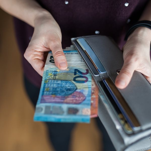 Πόσο αυξήθηκαν οι μισθοί στον ιδιωτικό τομέα το 2024 στην Ελλάδα