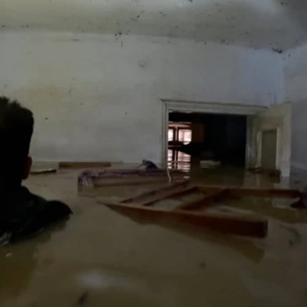 Συγκλονιστικές εικόνες από τις επιχειρήσεις της Μονάδας Υποβρύχιων Αποστολών στην Καρδίτσα