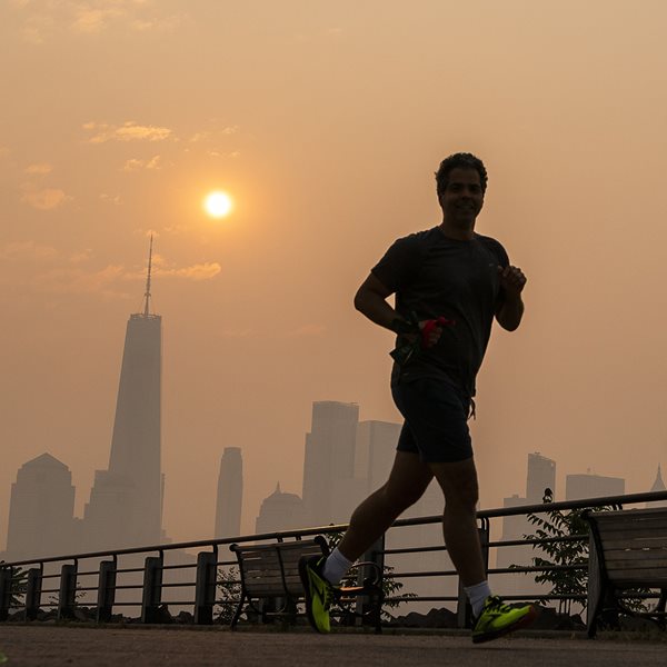 Έχει καταλάβει κανείς τι συμβαίνει με τις πυρκαγιές στον Καναδά;