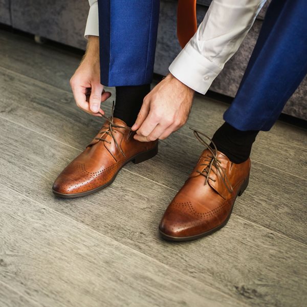 Τα δετά δερμάτινα παπούτσια δεν πρέπει να λείπουν από καμία αντρική παπουτσοθήκη