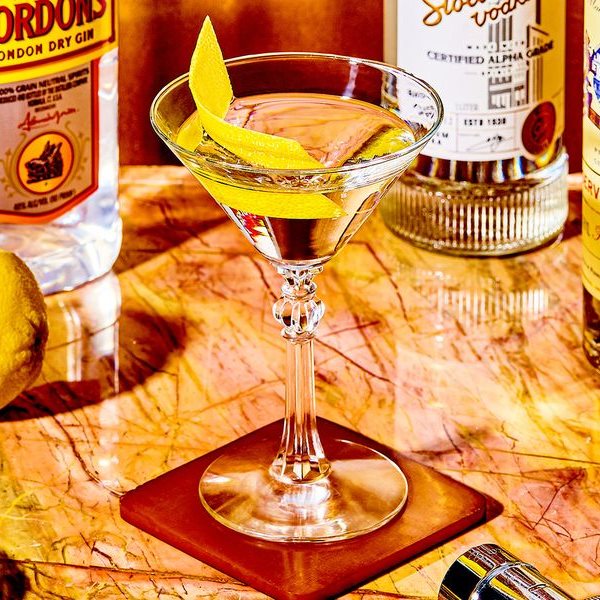 Η ιστορία και η συνταγή του Vesper, του ποτού του 007