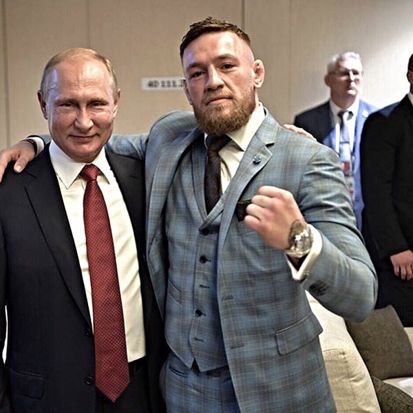 Σκληρή κριτική στον Conor McGregor για τις φωτογραφίες με τον Vladimir Putin