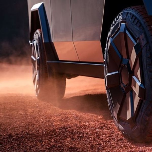 Γιατί όλοι κάνουν επίθεση στην Tesla;